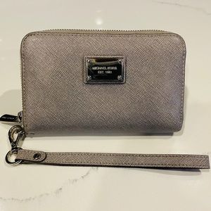Michael Kors Wristlet Wallet